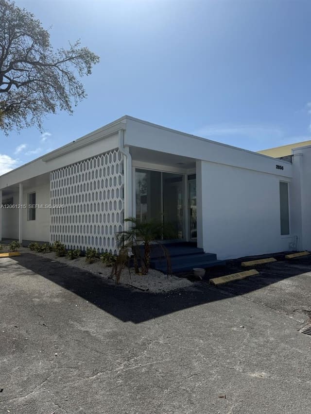 2856 E Oakland Park Boulevard, Fort Lauderdale, FL 33306