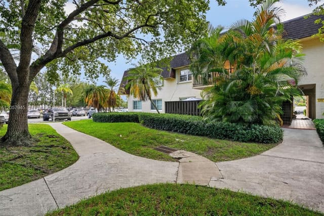 13707 SW 91st Court Apt G, Miami, FL 33176