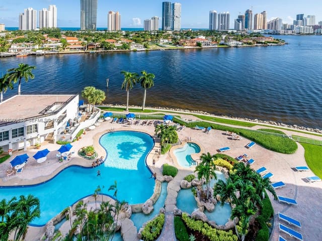 19101 NE 36th Court 1811, Aventura, FL 33180