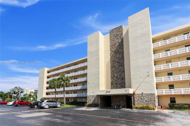 131 SE 3rd Avenue 101, Meadowbrook Lakes View, Dania Beach, FL