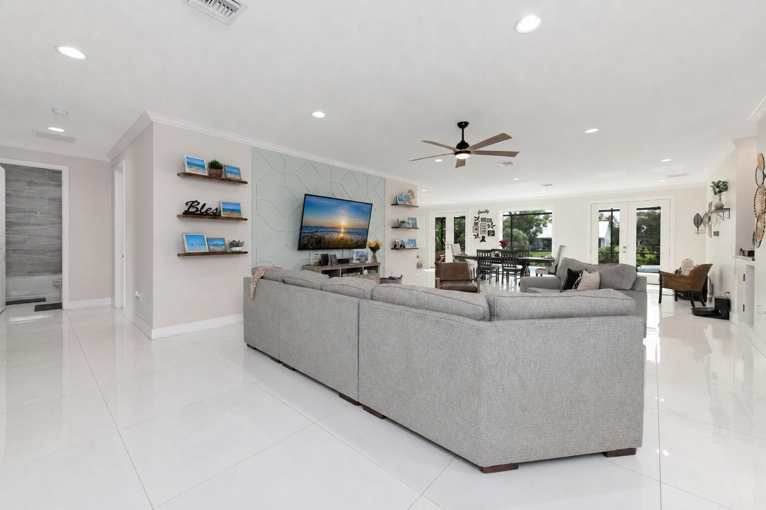 314 NE Surfside Avenue — photo 6