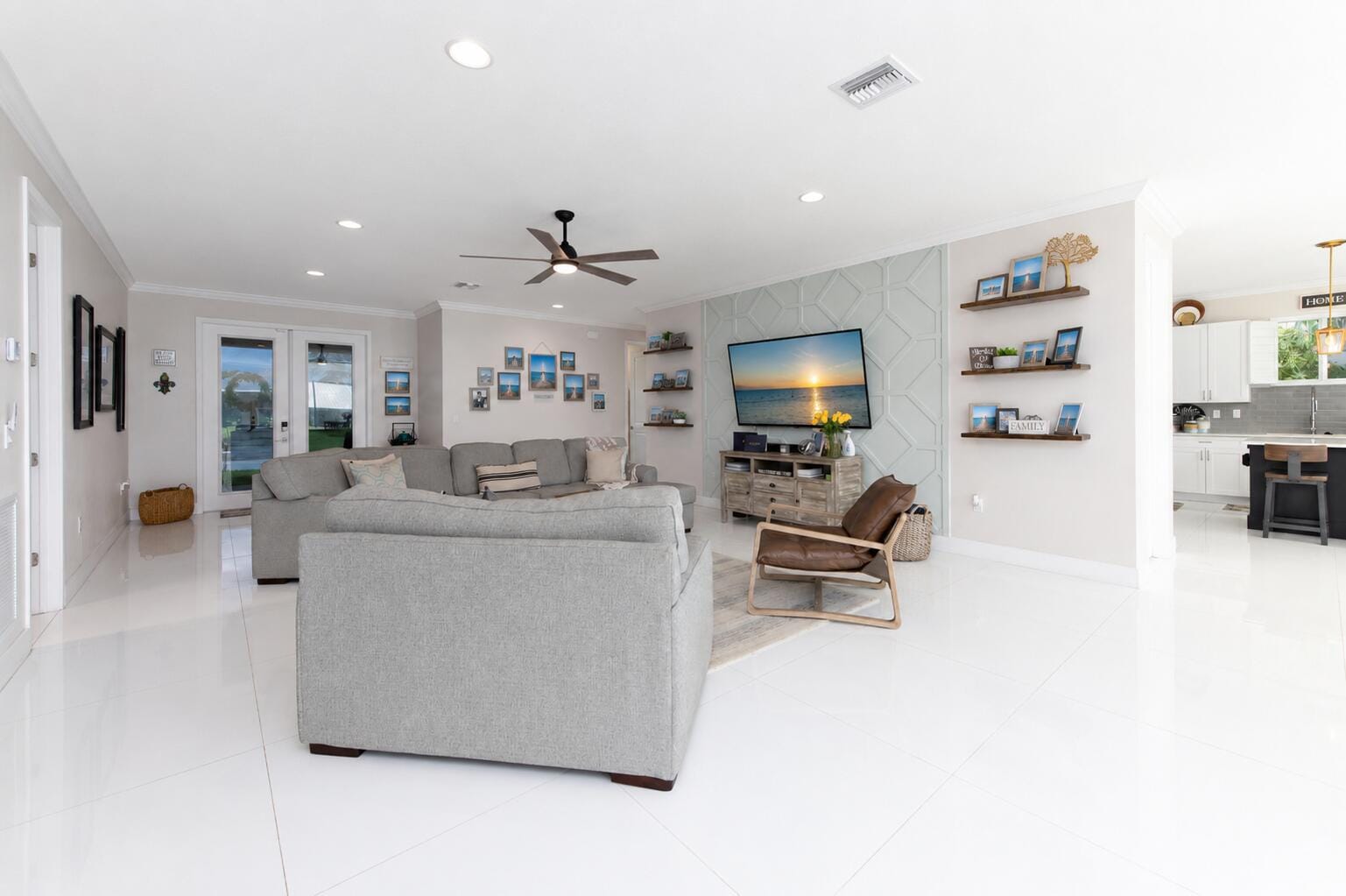 314 NE Surfside Avenue — photo 8