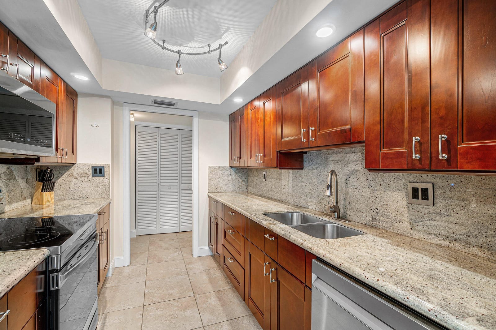 100 SE 5th Avenue 216 — photo 9