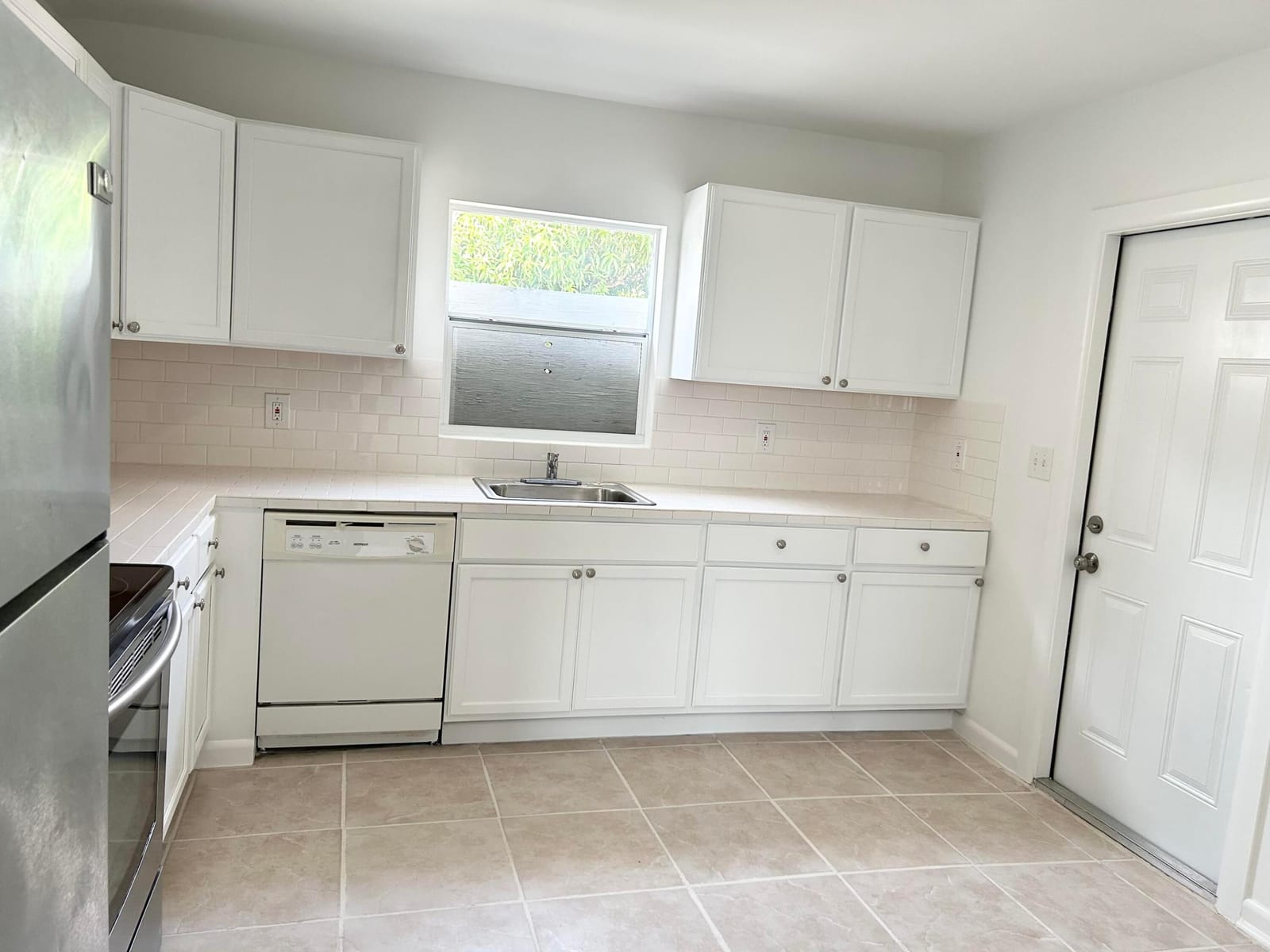 614 42nd Street — photo 3