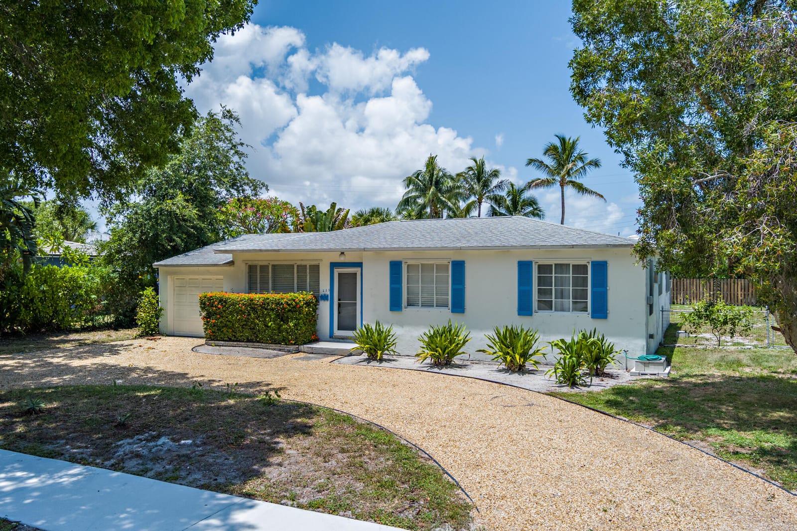 223 Ashworth Street, West Palm Beach, FL 33405 photo 2