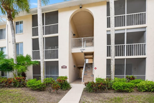 13791 Oneida Drive C2, sold in Pine Ridge At Delray Beach, Delray Beach, FL