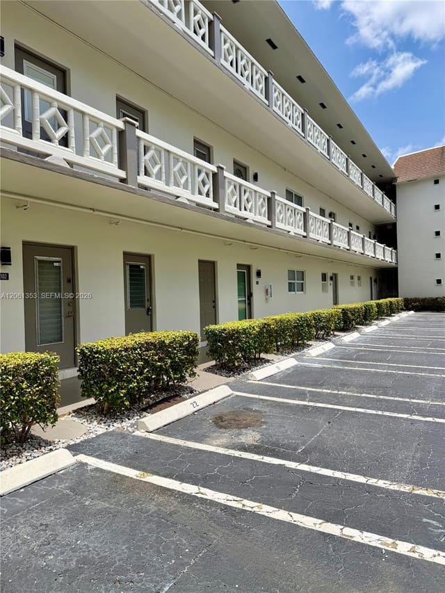 5001 NW 34th Street 102, Lauderdale Lakes, FL 33319