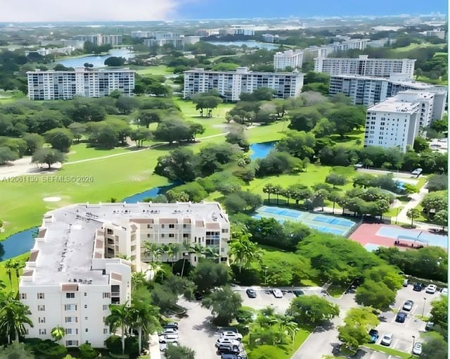 3500 Oaks Clubhouse Drive 207, sold in ZIP 33069, Pompano Beach, FL