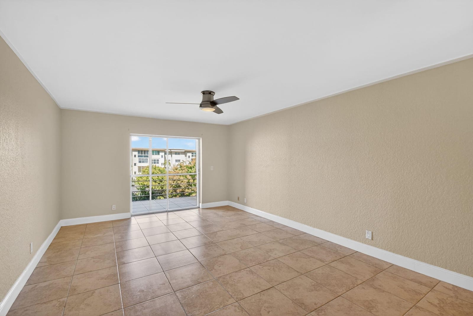 2615 NE 1ST Court 312, Boynton Beach, FL 33435 photo 14