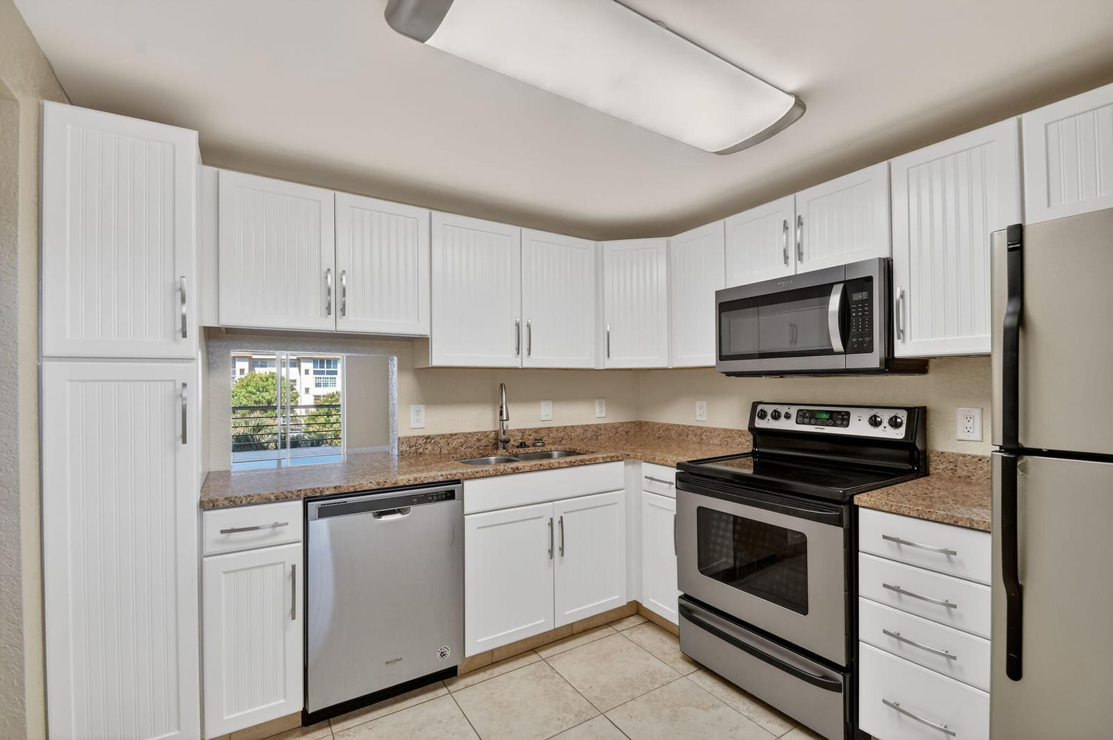 2615 NE 1ST Court 312 — photo 7