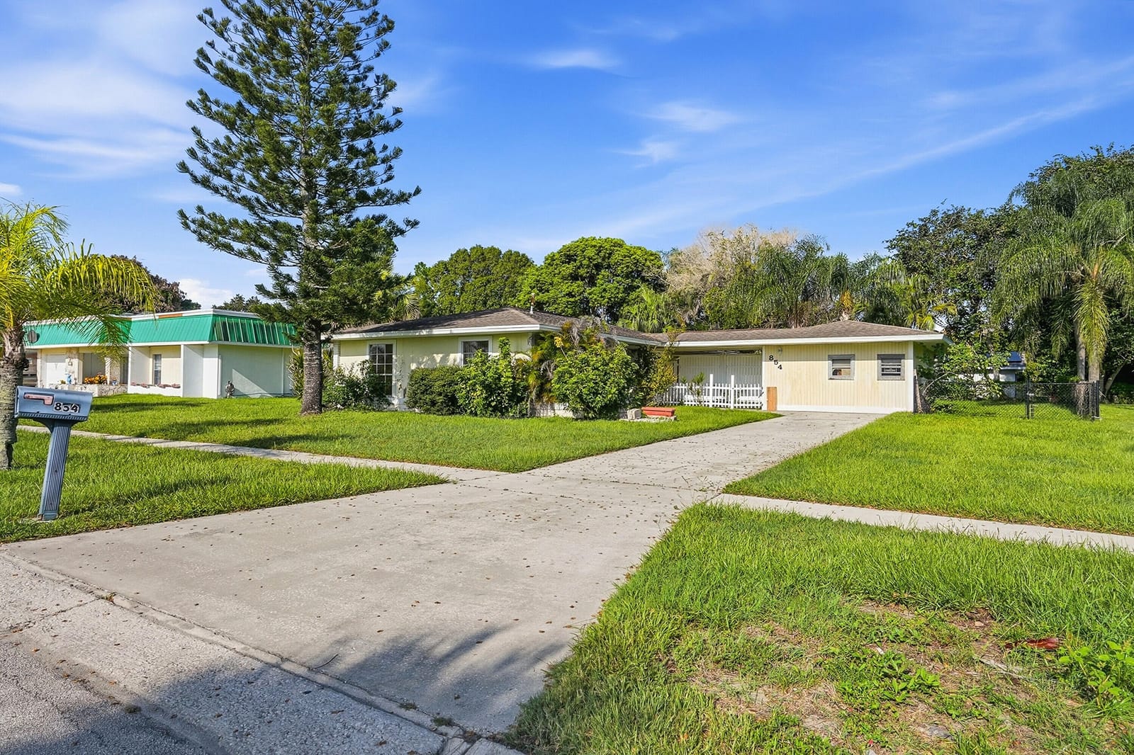 Pending home at 854 SE Tierra Court, Port St. Lucie, FL 34983