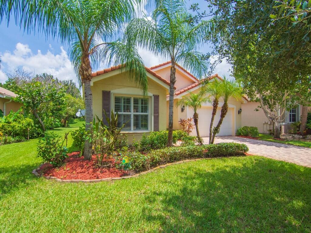 1975 Grey Falcon Circle SW, Vero Beach, FL 32962 photo 1