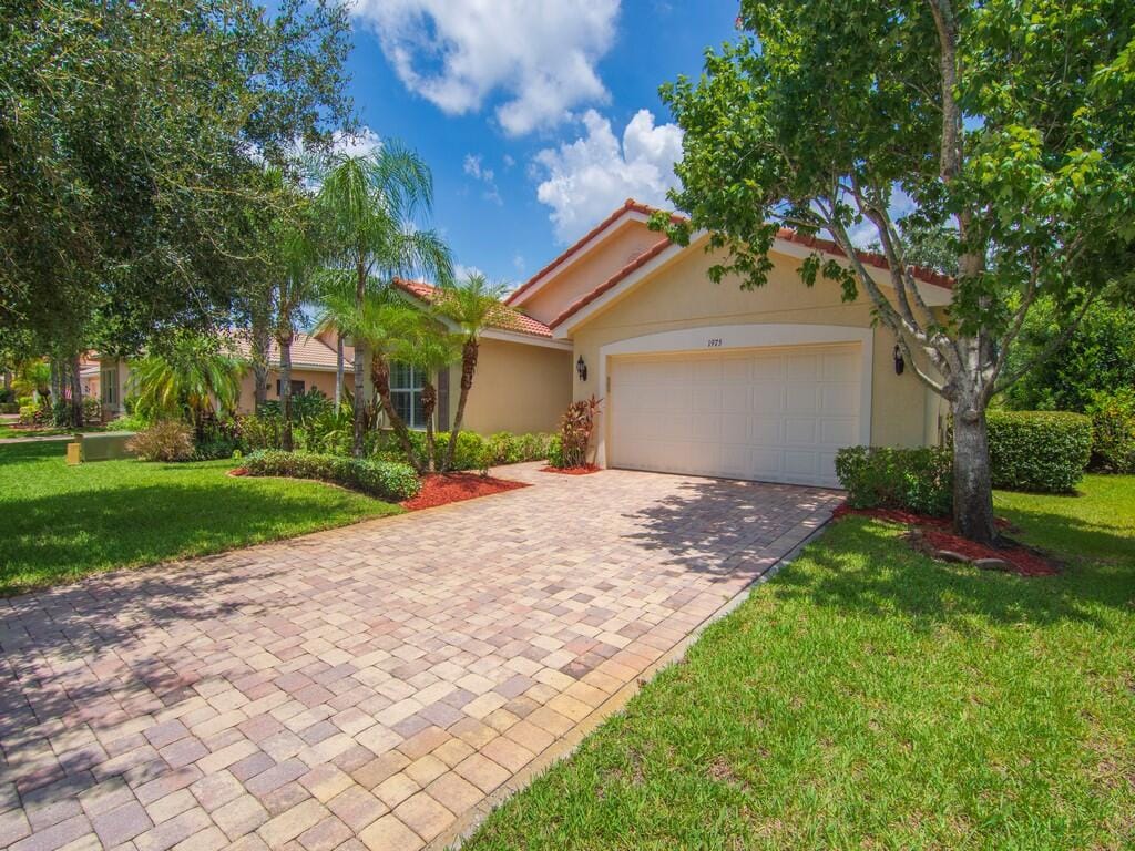 1975 Grey Falcon Circle SW, Vero Beach, FL 32962 photo 2