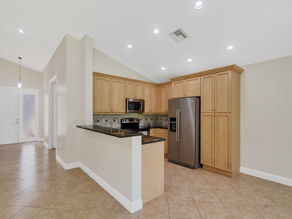 1975 Grey Falcon Circle SW, Vero Beach, FL 32962 photo 5
