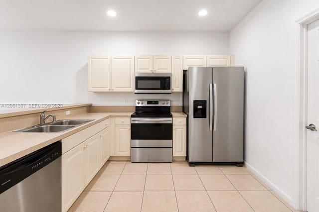 1925 Marsh Harbor Drive 204, Riviera Beach, FL 33404