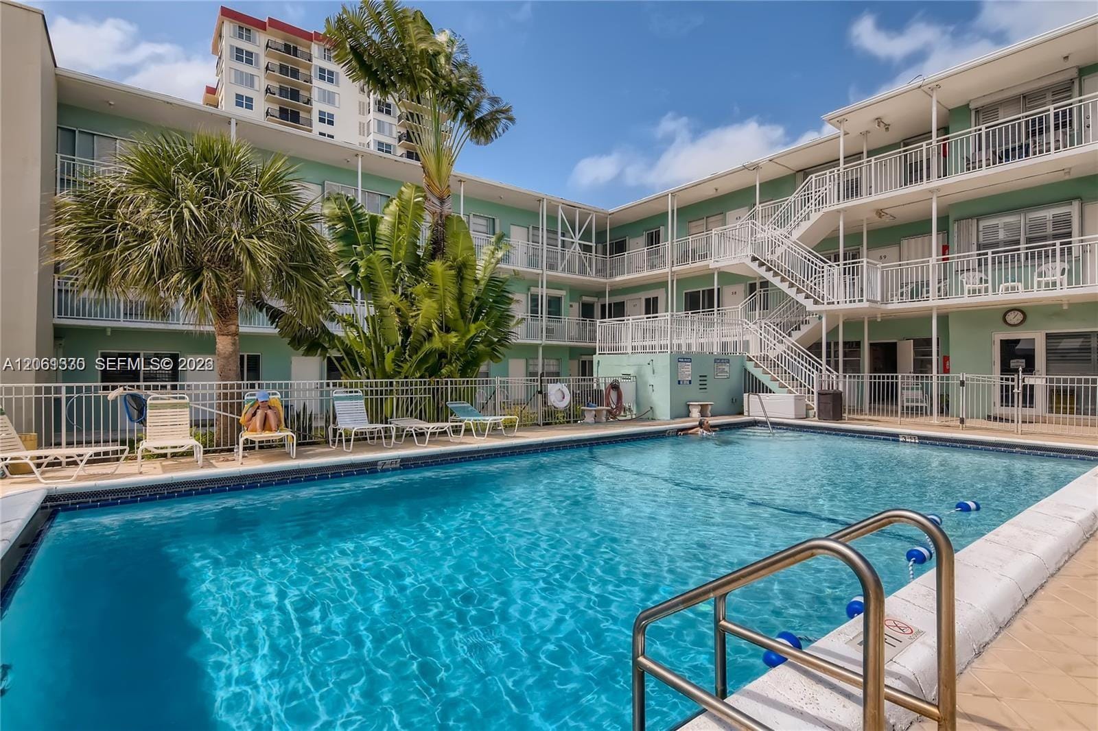 1504 S Surf Road 65, Hollywood, FL 33019