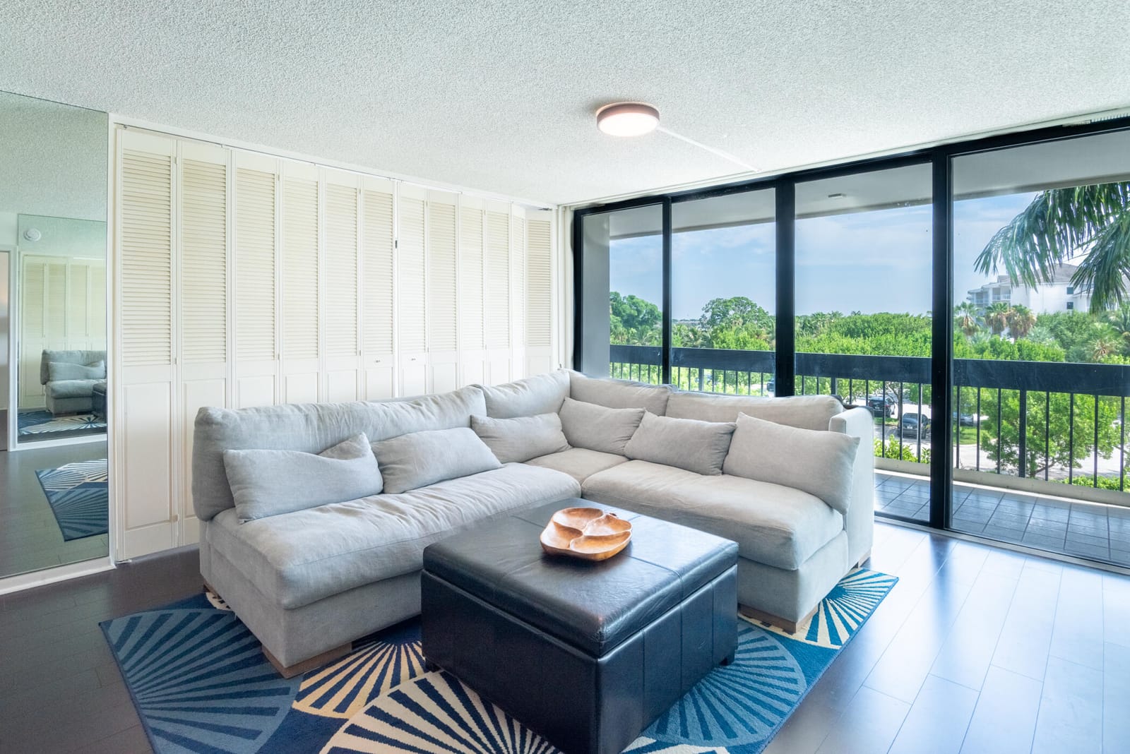 2400 PRESIDENTIAL Way 302 — photo 2