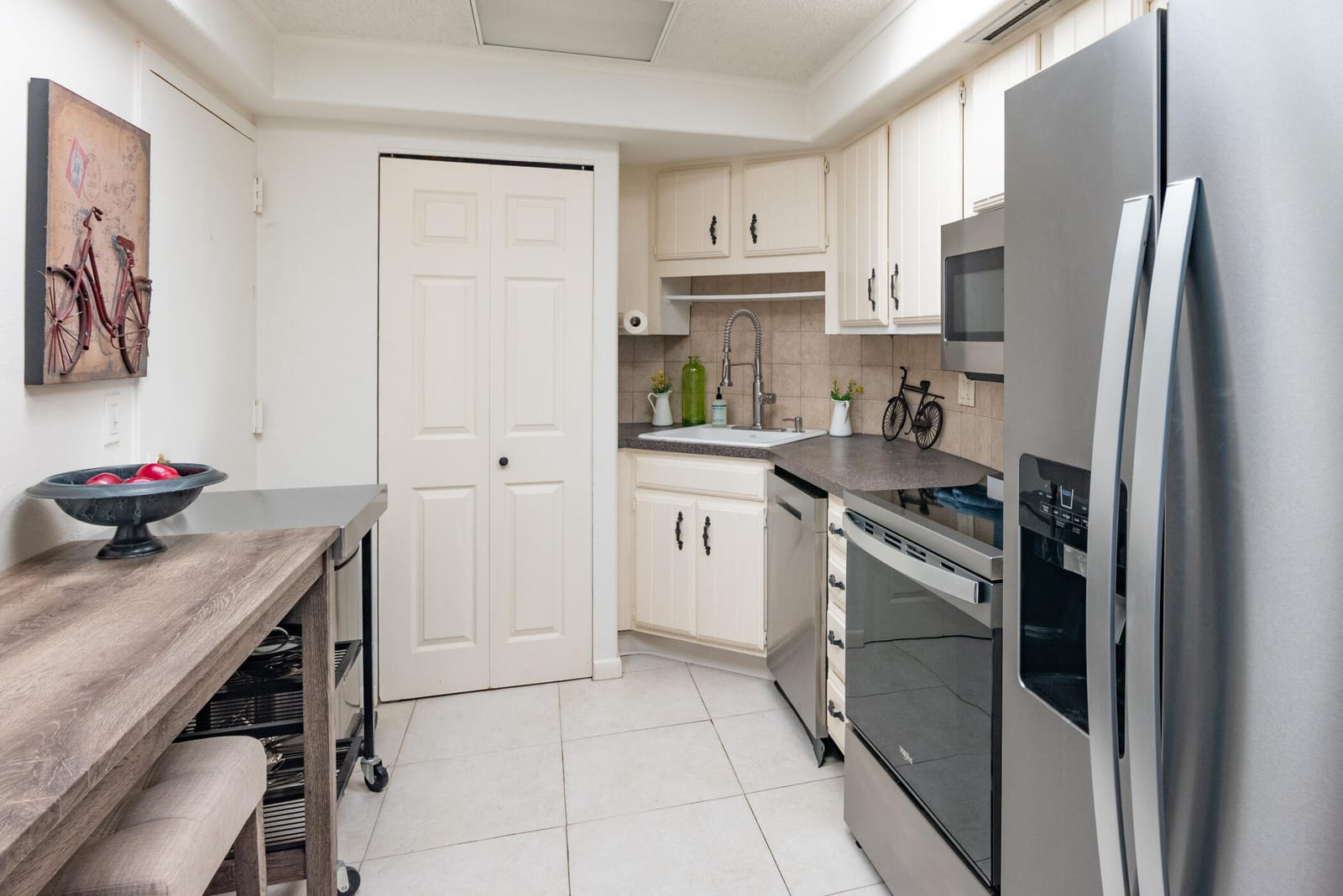 2400 PRESIDENTIAL Way 302 — photo 10