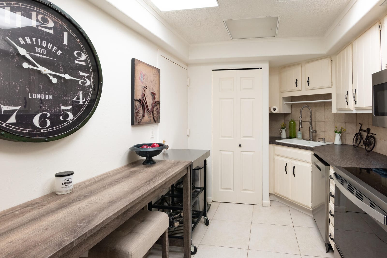 2400 PRESIDENTIAL Way 302 — photo 11