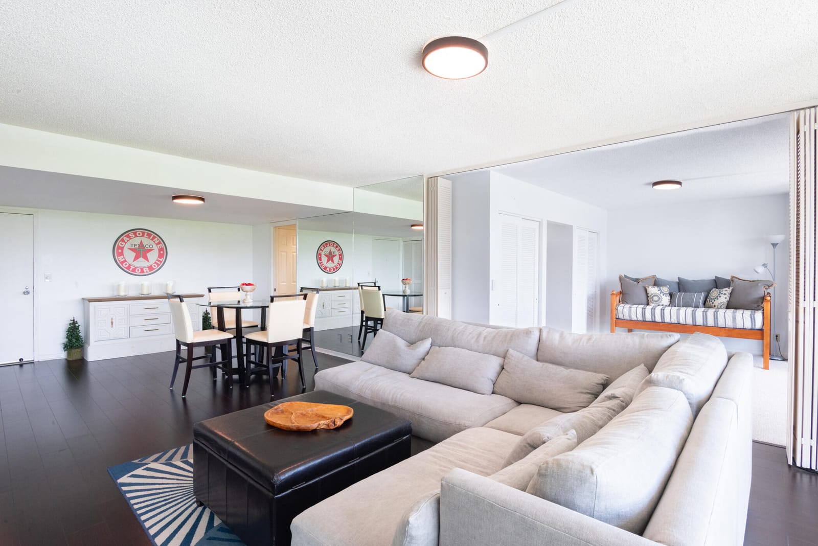 2400 PRESIDENTIAL Way 302 — photo 3