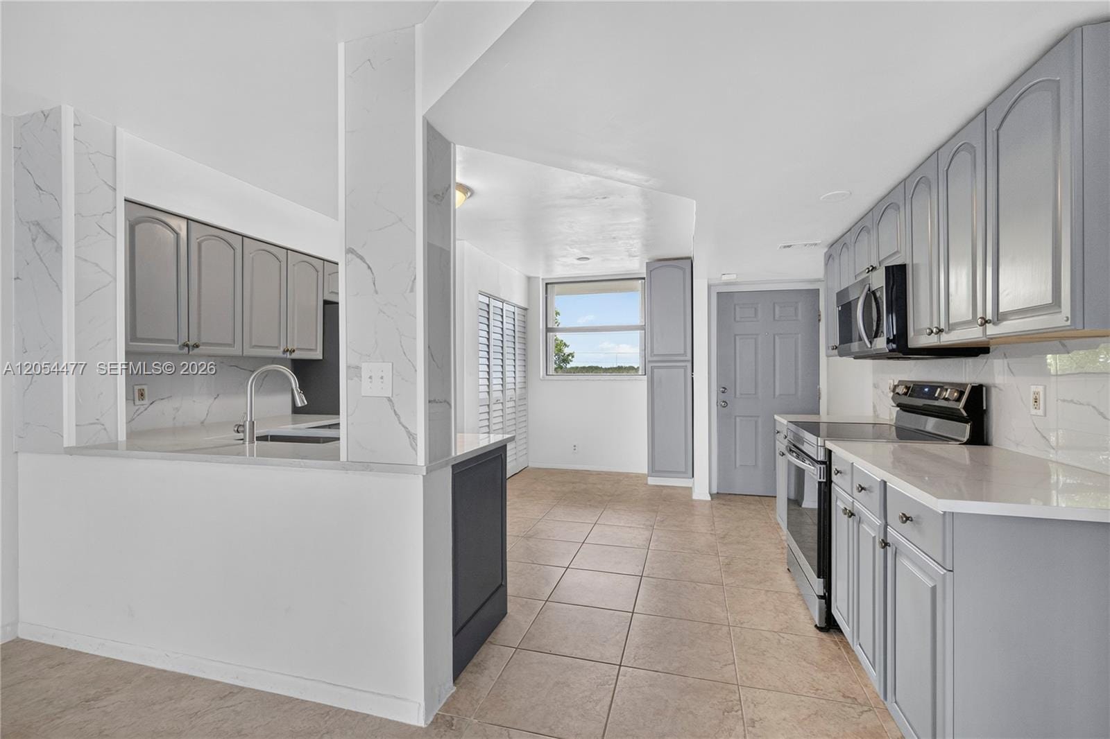 117 Lake Emerald Drive 408 — photo 10