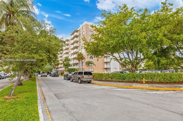 1455 N Treasure Drive PH-H, North Bay Village, FL 33141