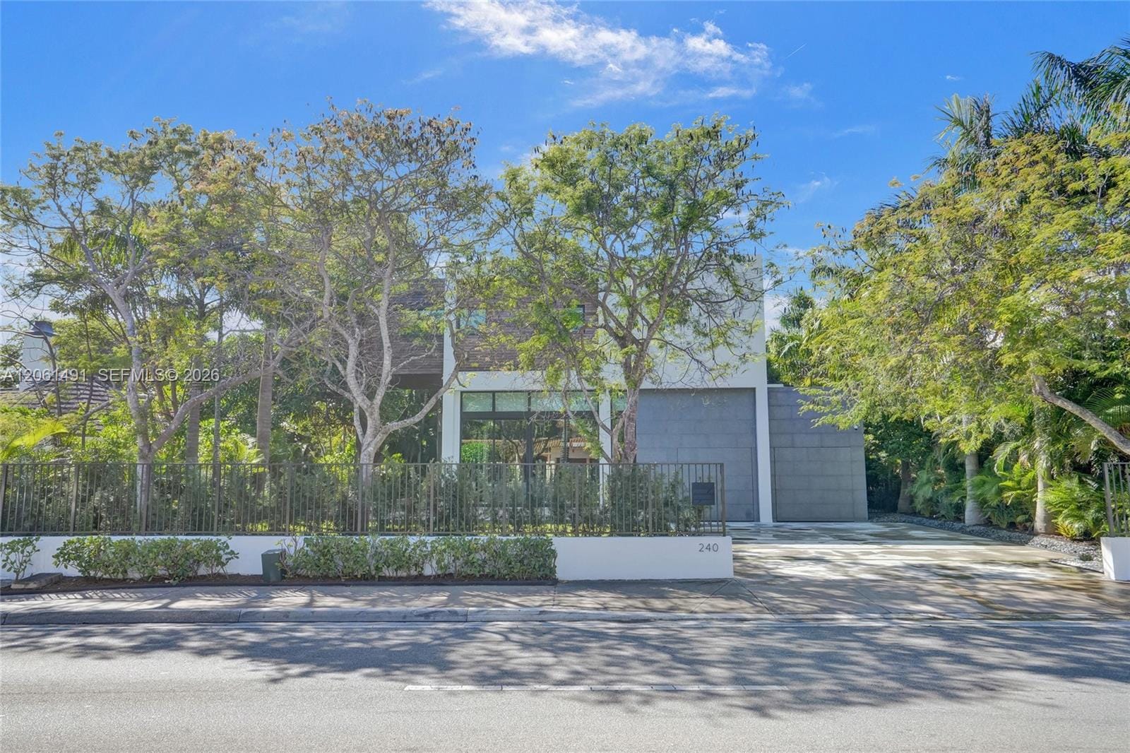240 Ocean Boulevard — photo 3
