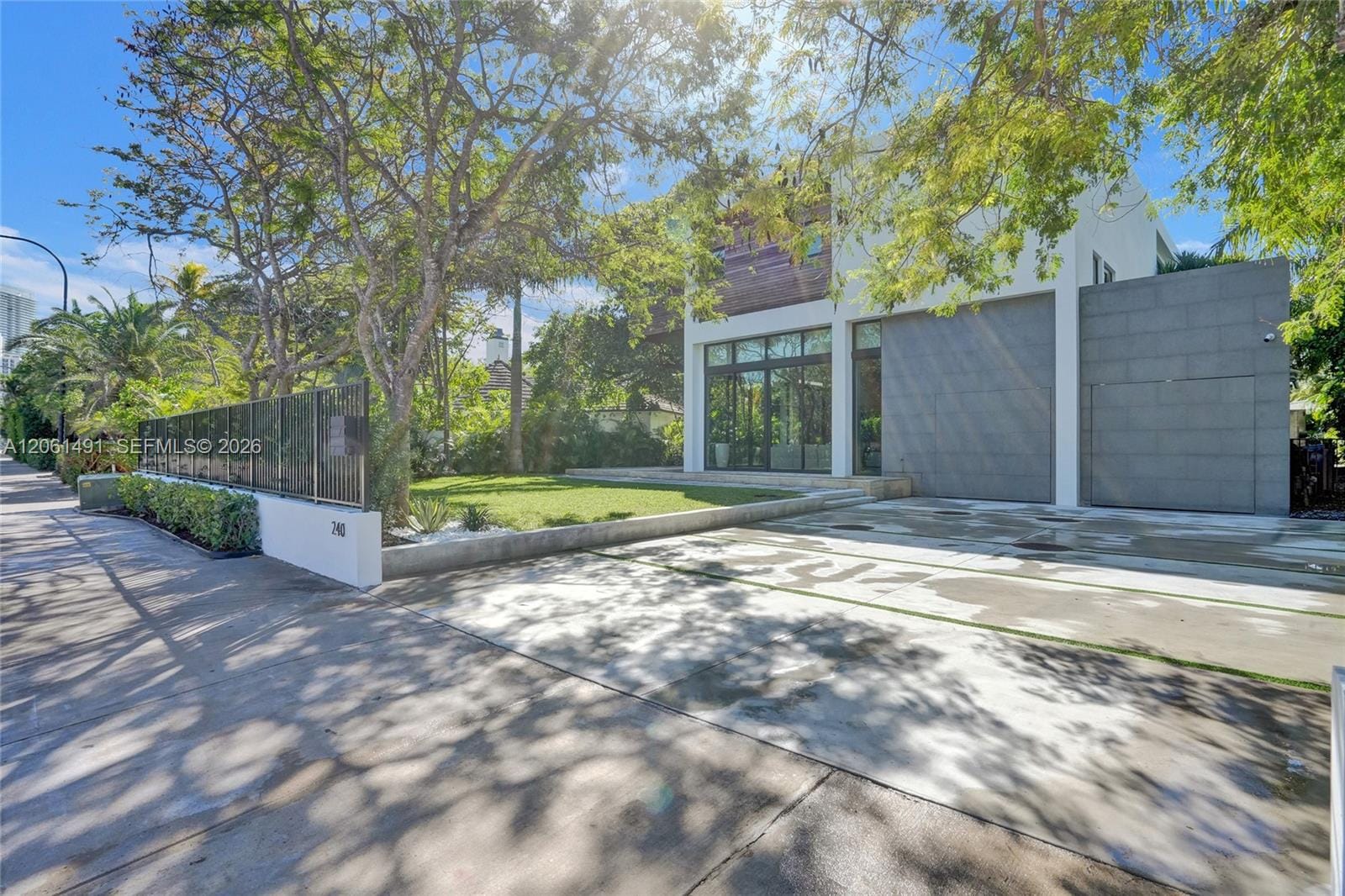 240 Ocean Boulevard — photo 4