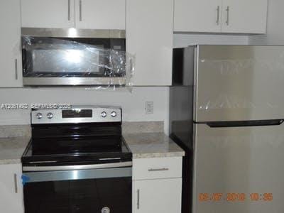 5625 W 20th Avenue 113, Hialeah, FL 33012 photo 2