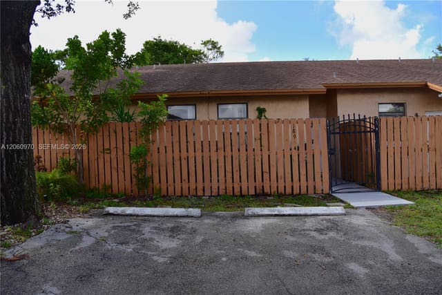 18954 NW 67th Place 18954, Hialeah, FL 33015