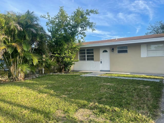 6902 SW 15th Street, North Lauderdale, FL 33068