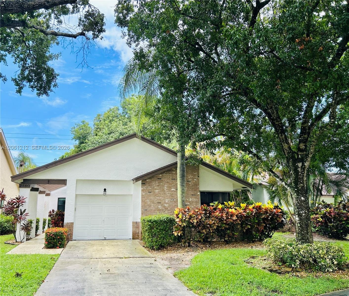 2560 Calamondin Circle — photo 2