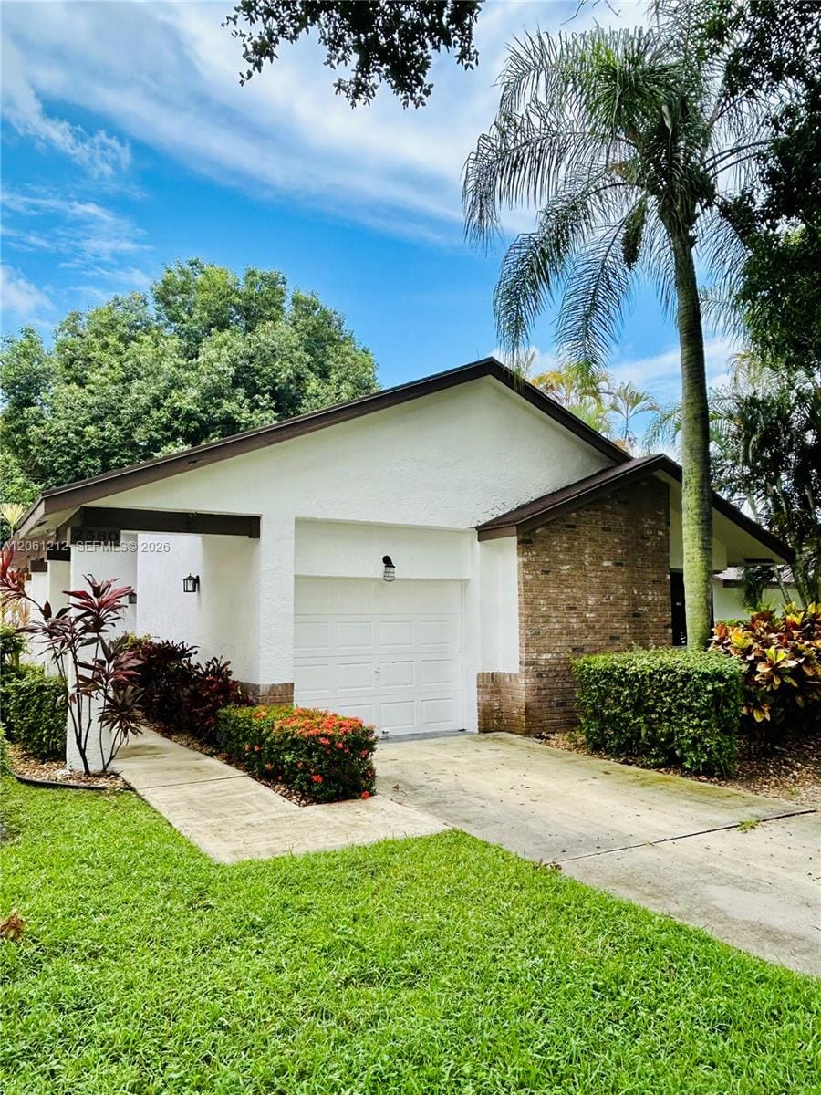 2560 Calamondin Circle — photo 3