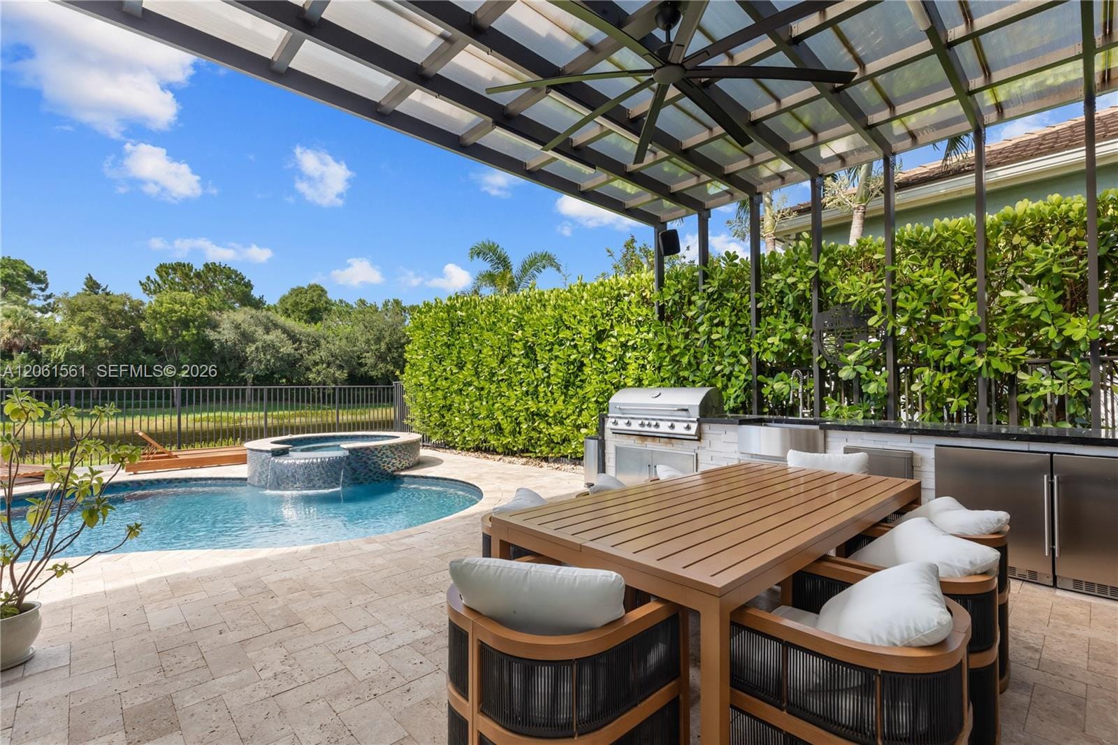 9529 Eden Roc Court 0 — photo 2
