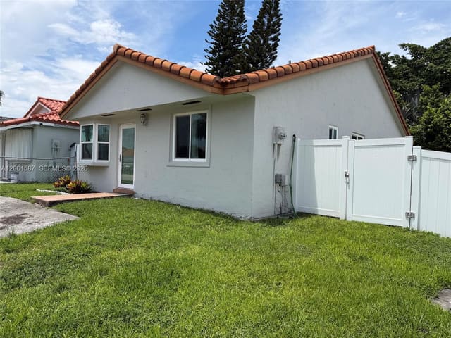 11686 NW 91st Place, Hialeah Gardens, FL 33018