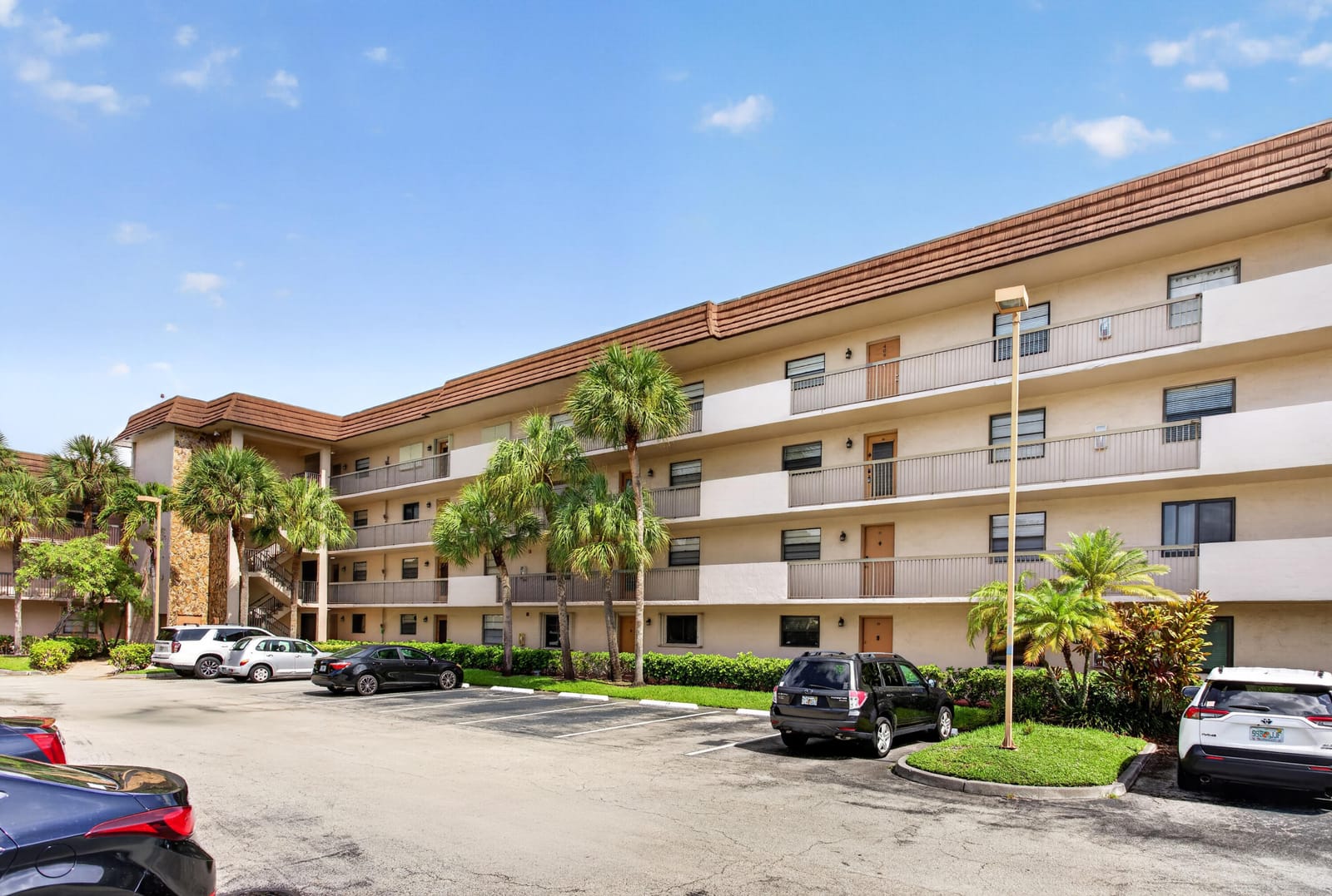 4975 E Sabal Palm Boulevard Apt 309 — photo 2