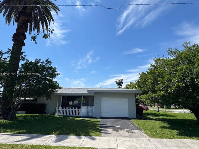 91 Fronton Boulevard, Dania Country Club Estate, Dania Beach, FL