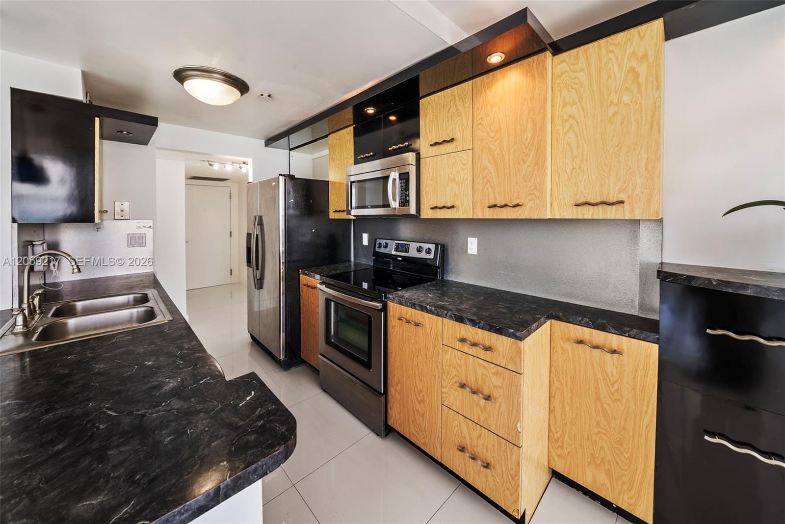 2555 Collins Avenue 1511 — photo 4