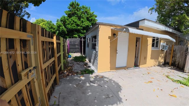 5400 SW 36th Street 1, West Park, FL 33023