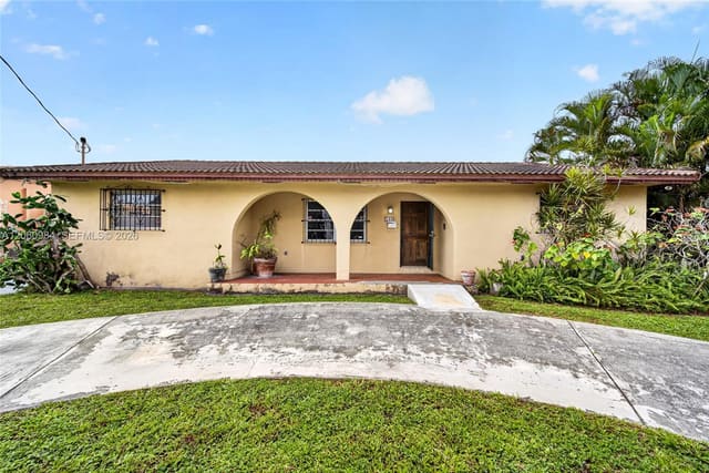 430 SE 7th Avenue, Hialeah, FL 33010