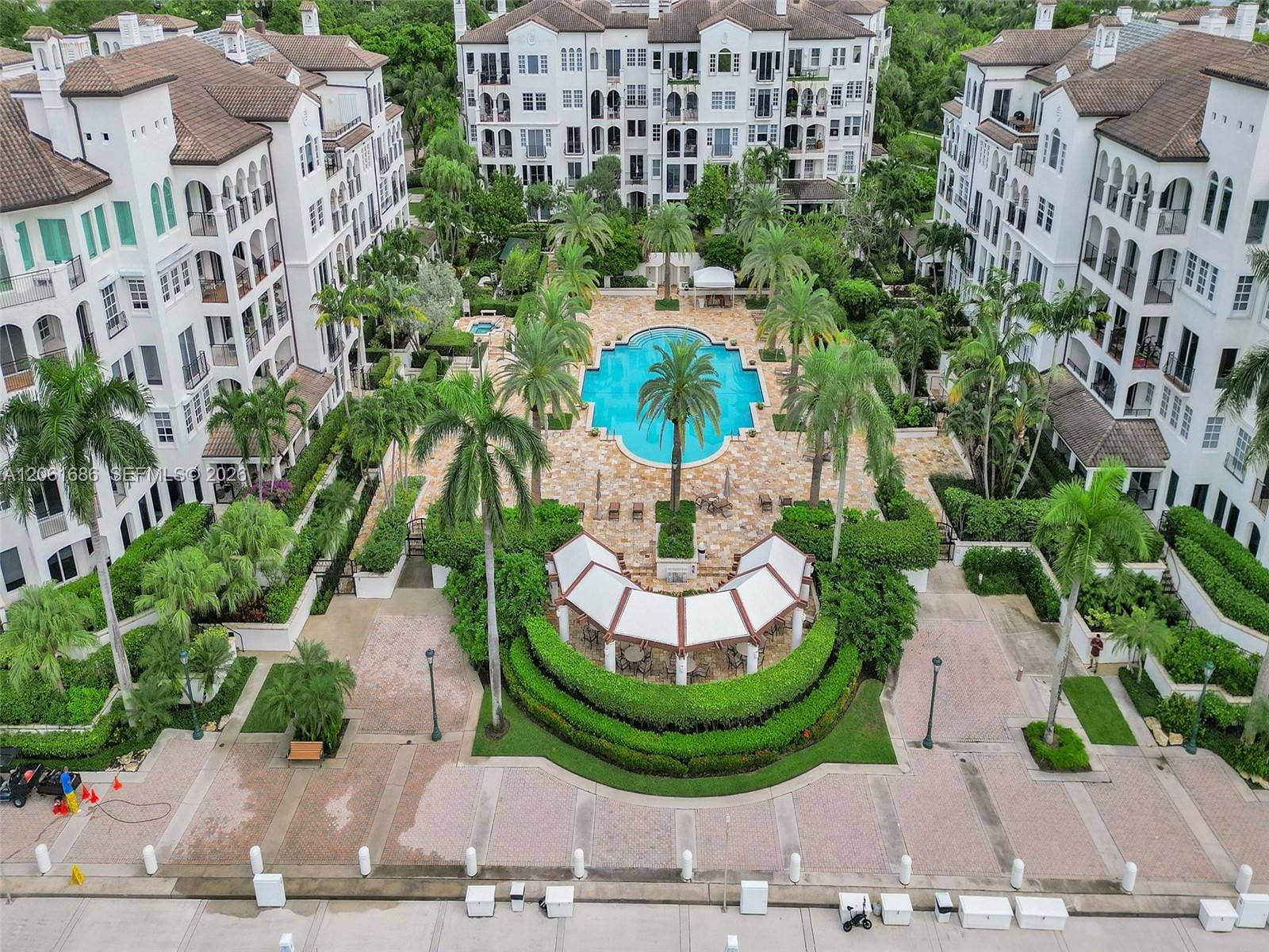 Pending home at 3500 Island Boulevard D203, Aventura, FL 33160