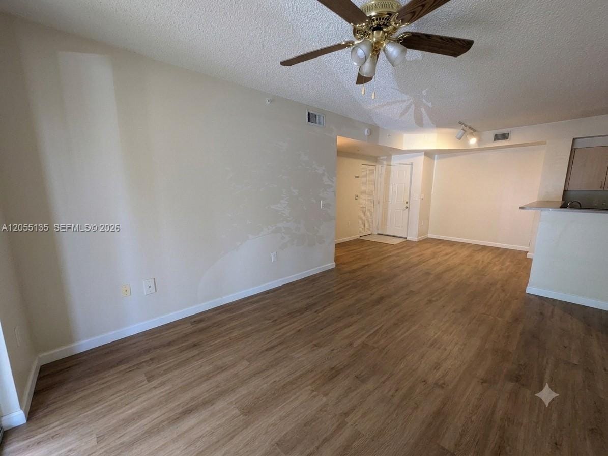 8060 N Nob Hill Road 101 — photo 2