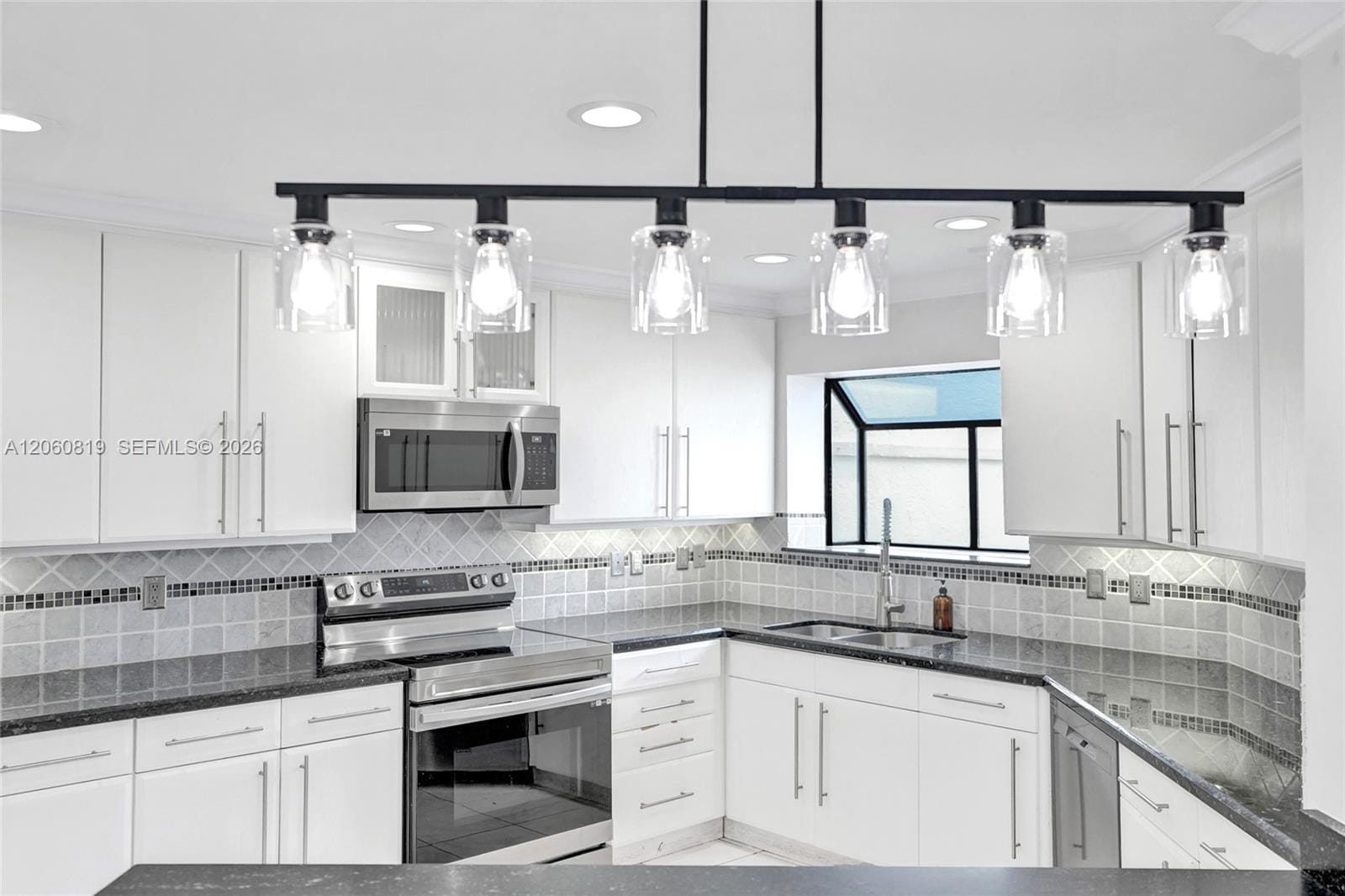 22688 Caravelle Circle 22688 — photo 12