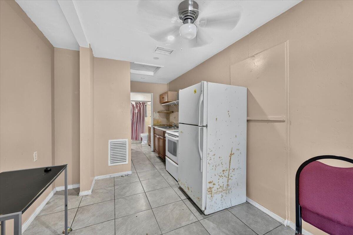646 NE 38th Street — photo 11