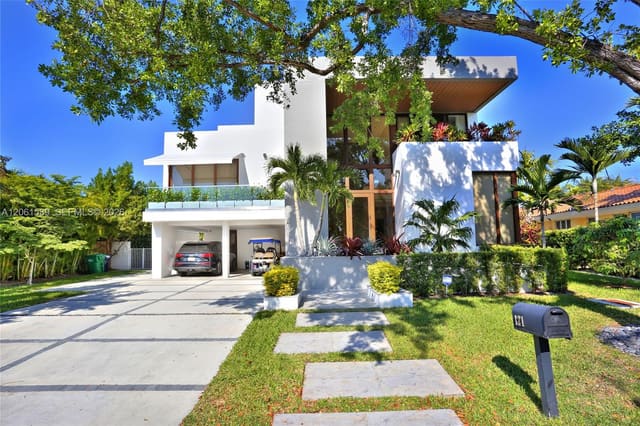 121 Buttonwood Drive, Key Biscayne, FL 33149