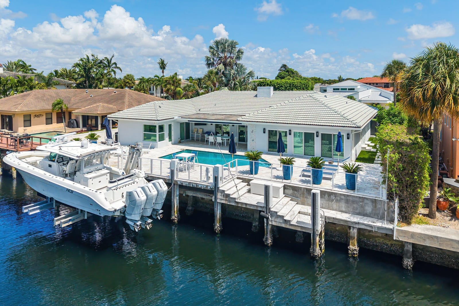 884 NE Mulberry Drive, Boca Raton, FL 33487 photo 2