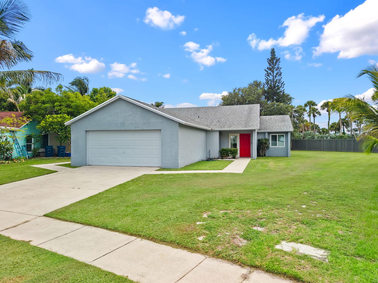 Pending home at 119 Lakeside Circle, Jupiter, FL 33458
