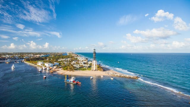 4111 NE 21st Way 204, Lighthouse Point, FL 33064