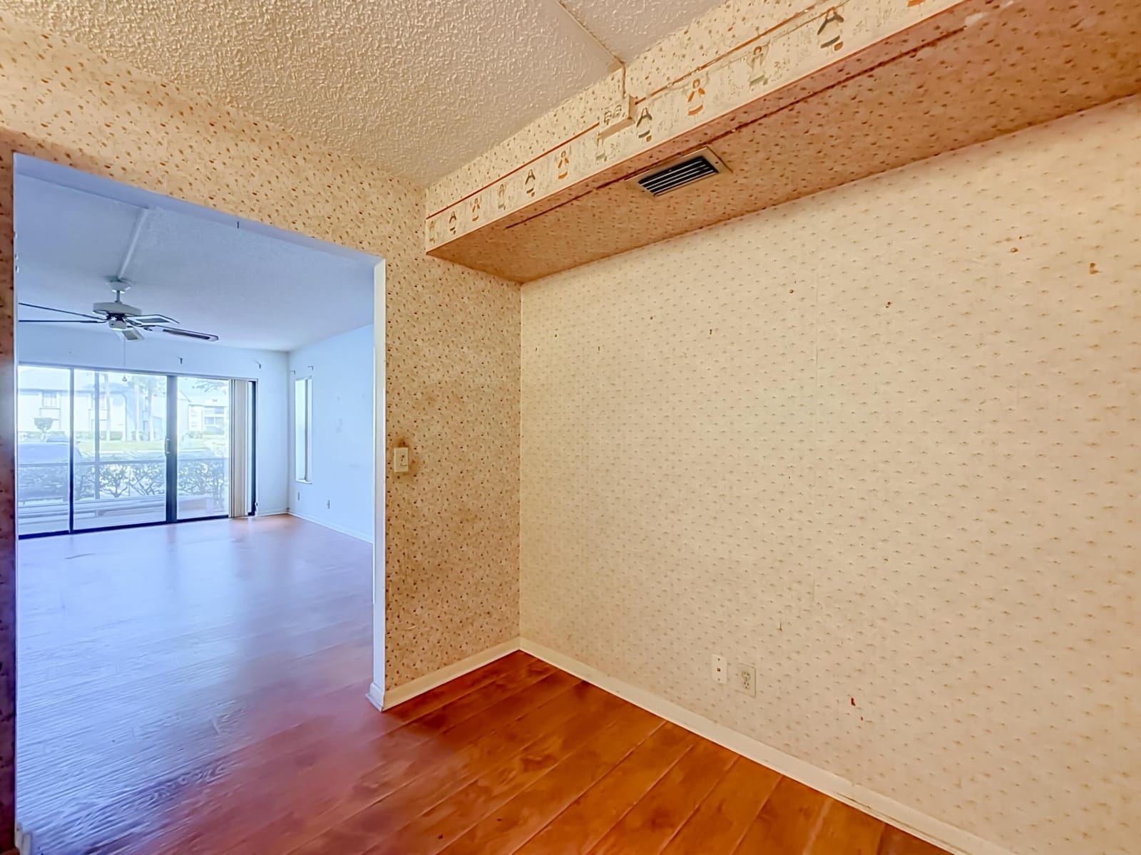1104 GREEN PINE E1, West Palm Beach, FL 33409 photo 19