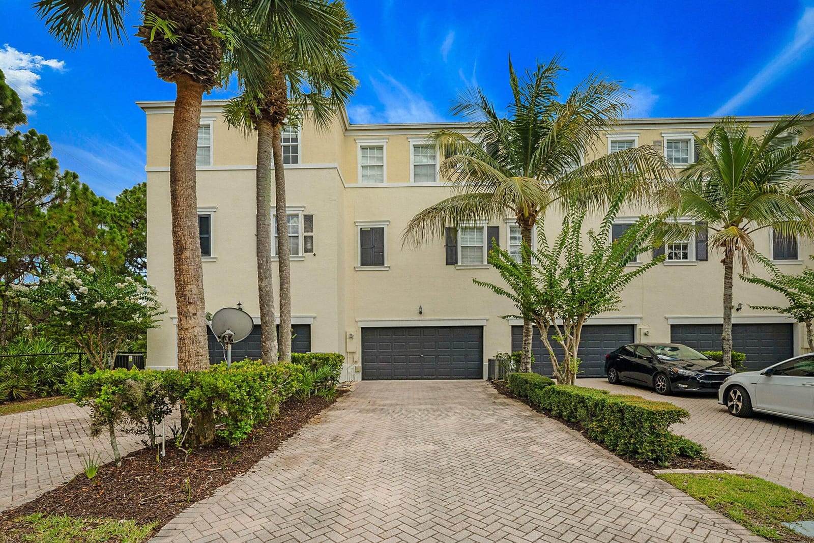241 E THATCH PALM Circle E — photo 2